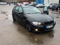 Gebraucht BMW 318 143 PS (105 kW) 2011 Schwarz Kombi