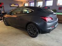 Second-hand Opel Astra 200 CP (147 kW) 2015 Negru Coupe