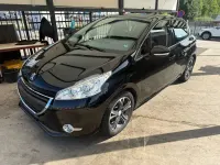 Gebraucht Peugeot 208 Allure 82 PS (60 kW) 2015 Schwarz Kleinwagen