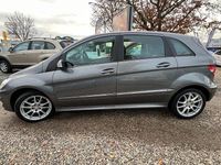 Gebraucht Mercedes B200 136 PS (100 kW) 2011 Grau Kleinwagen