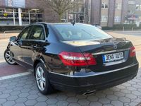 Gebraucht Mercedes E200 136 PS (100 kW) 2012 Schwarz Limousine