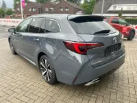 Neu Toyota Corolla Hybrid 179 PS (131 kW) 2026 Grau Kombi