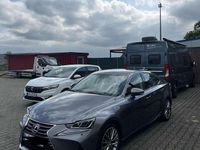 Gebraucht Lexus IS300h Luxury Line 223 PS (164 kW) 2019 Silber Limousine