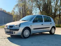 Gebraucht Renault Clio II 75 PS (55 kW) 2002 Silber Kleinwagen