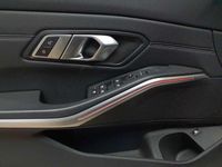 Gebraucht BMW 330e Advantage 184 PS (135 kW) 2021 Alpinweiß Limousine