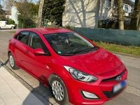 Gebraucht Hyundai i30 99 PS (72 kW) 2013 Rot Limousine