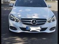 Gebraucht Mercedes E220 Avantgarde 170 PS (125 kW) 2015 Weiß Limousine