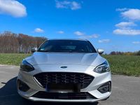 Używany Ford Focus ST-Line 125 KM (91 kW) 2020 Srebrny Sedan/Limuzyna