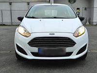 Gebraucht Ford Fiesta 60 PS (44 kW) 2014 Weiß Kleinwagen