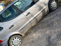 Usado Mercedes A140 82 HP (60 kW) 1999 Prateado Sedan