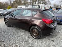 Gebraucht Opel Astra Edition 120 PS (88 kW) 2012 Braun Limousine