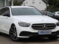 Gebraucht Mercedes E220 Night 200 PS (147 kW) 2022 Weiß Limousine