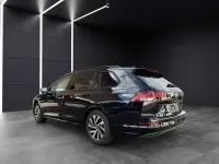 Gebraucht VW Golf VIII Life 150 PS (110 kW) 2023 Deep black perleffekt Kombi