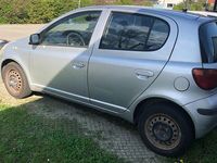 Usado Toyota Yaris 65 HP (47 kW) 2003 Prateado Sedan