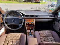 Gebraucht Mercedes E230 132 PS (97 kW) 1990 Grau Limousine