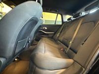 Gebraucht BMW 318 Advantage 150 PS (110 kW) 2021 Saphirschwarz metallic Kombi