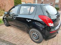 Gebraucht Hyundai i20 86 PS (63 kW) 2014 Schwarz Kleinwagen