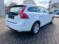 Gebraucht Volvo V60 122 PS (89 kW) 2016 Weiß Kombi