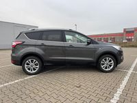 Gebraucht Ford Kuga Titanium 150 PS (110 kW) 2017 Grau SUV
