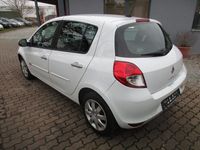 Gebraucht Renault Clio III Dynamique 75 PS (55 kW) 2011 Weiß Kleinwagen