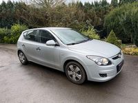 Gebraucht Hyundai i30 Comfort 109 PS (80 kW) 2009 Silber Limousine