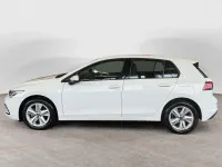 Gebraucht VW Golf VIII Life 150 PS (110 kW) 2024 Weiß Limousine