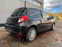 Gebraucht Renault Clio II Dynamique 75 PS (55 kW) 2011 Schwarz Kleinwagen