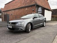 Gebraucht VW Jetta 122 PS (89 kW) 2012 Grau Limousine