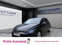 Gebraucht VW Golf VIII Life 131 PS (96 kW) 2023 Deep black perleffekt Limousine