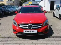 Gebraucht Mercedes A180 109 PS (80 kW) 2014 Rot Kleinwagen