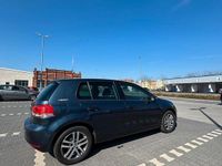 Gebraucht VW Golf VI 105 PS (77 kW) 2010 Blau Kleinwagen