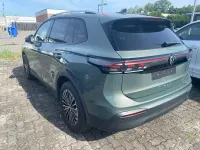 Neu VW Tiguan Life 150 PS (110 kW) 2026 Cipressinogrün metallic SUV