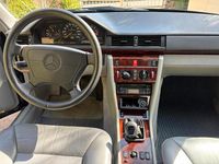Second-hand Mercedes E200 136 CP (100 kW) 1997 Albastru Cabrio