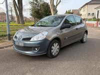 Gebraucht Renault Clio III 65 PS (47 kW) 2010 Gold Kleinwagen