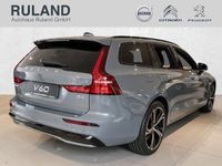 Gebraucht Volvo V60 Plus 197 PS (144 kW) 2022 Thunder grey / metallic Kombi