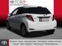 Gebraucht Toyota Yaris Basis 101 PS (74 kW) 2016 Schneeweiß Kleinwagen
