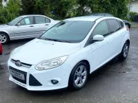 Gebraucht Ford Focus Trend 125 PS (91 kW) 2013 Frostweiß Limousine