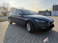 Używany Seat Leon Style 131 KM (96 kW) 2020 Szary Sedan/Limuzyna