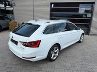 Gebraucht Skoda Superb Style 150 PS (110 kW) 2016 Weiß Kombi