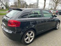 gebraucht Audi A3 1.6 TDI S-line/Tempomat/Bi-Xenon/Klima.......