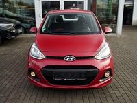 Gebraucht Hyundai i10 90 PS (66 kW) 2015 Rot Kleinwagen