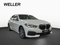 Gebraucht BMW 118 Advantage 136 PS (100 kW) 2023 Alpinweiss iii (weiß) Kleinwagen