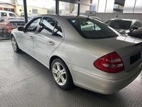 Gebraucht Mercedes E200 163 PS (119 kW) 2002 Silber Limousine
