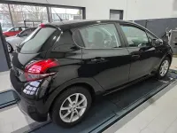 Gebraucht Peugeot 208 82 PS (60 kW) 2016 Schwarz Kleinwagen