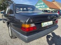 Gebraucht Mercedes E200 118 PS (86 kW) 1990 Schwarz Limousine