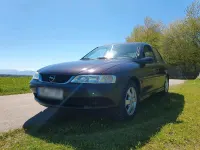 Second-hand Opel Vectra 101 CP (74 kW) 2001 Roșu Berlinǎ