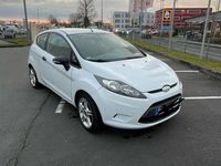 Gebraucht Ford Fiesta Ambiente 60 PS (44 kW) 2009 Weiß Kleinwagen