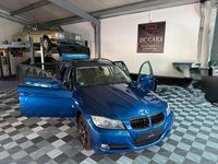 Gebraucht BMW 320 177 PS (130 kW) 2009 Blau Kombi