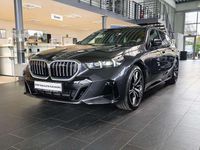 Gebraucht BMW 520 M Sport 208 PS (152 kW) 2025 Sophistograu brillanteffekt me Kombi