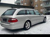 Gebraucht Mercedes E270 Avantgarde 177 PS (130 kW) 2003 Silber Kombi